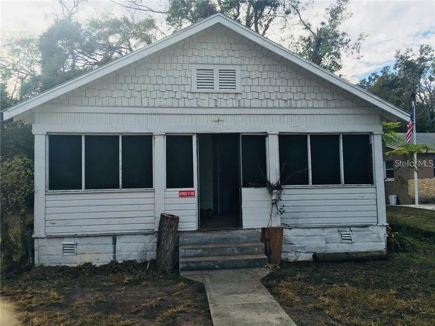 INVESTOR ALERT!!! DEAL of the YEAR!!! New Smyrna Beach fixer-upper! Around the corner from the BRAND NEW SCHOOL!!Perfect starter home, downsizing, or retirement....or Become a Landlord with the perfect Rental. Right in the Heart of NSB Historic West-Side and only 3 miles to the sand!!! Possible Flip! Ask for ARV details. Call today, this one won't last! Cash Only ;Water: City
