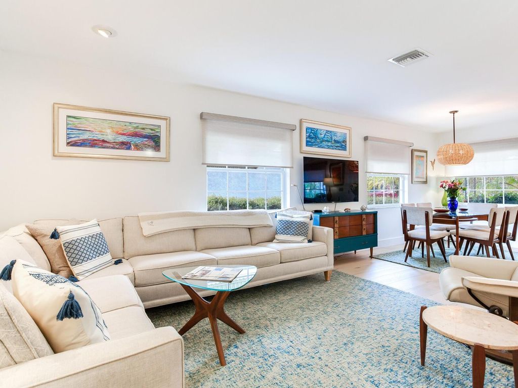 Photo of 246 22nd Avenue NE, St Petersburg, FL 33704 (MLS # TB8381370)