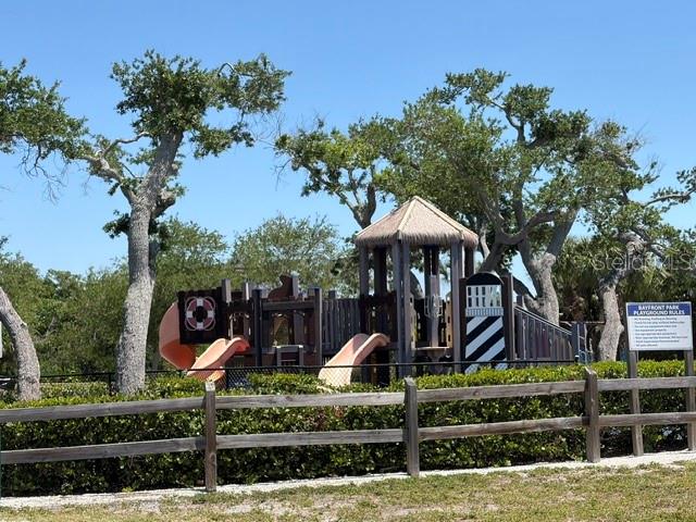 LONGBOAT KEY ESTATES - Land