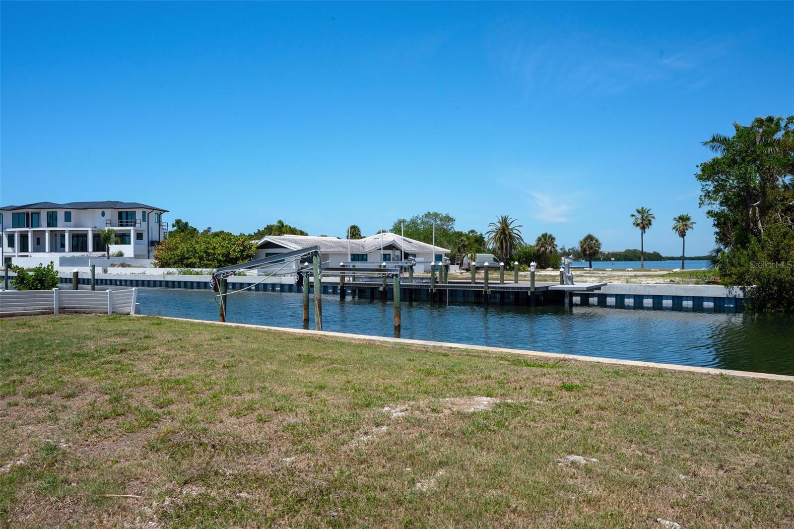 LONGBOAT KEY ESTATES - Land