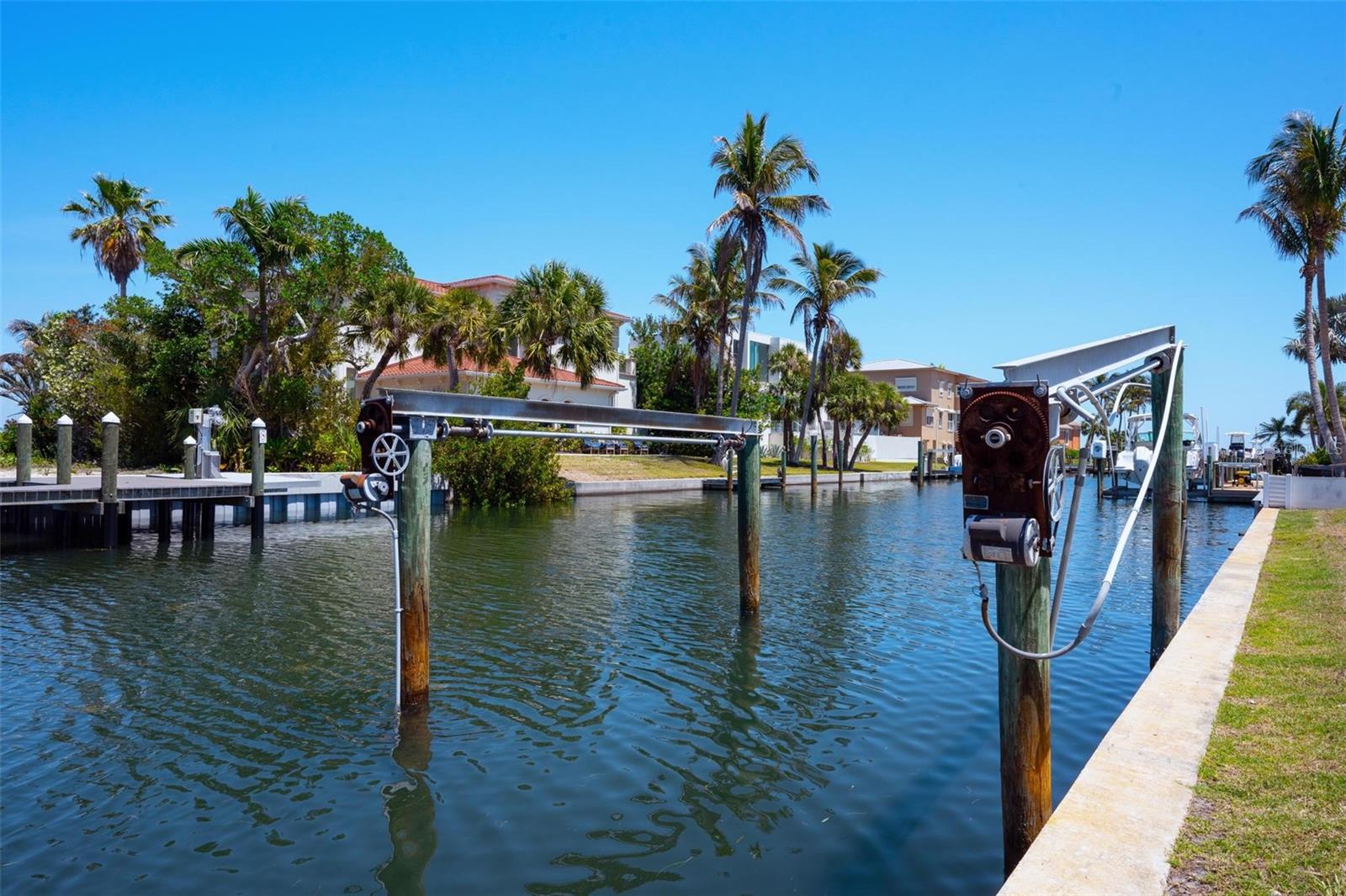 LONGBOAT KEY ESTATES - Land