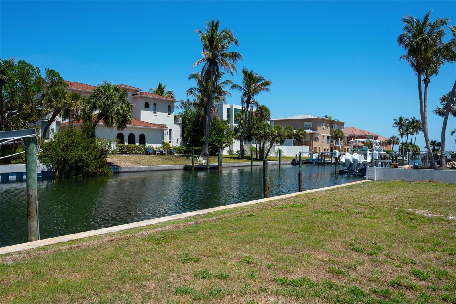 LONGBOAT KEY ESTATES - Land