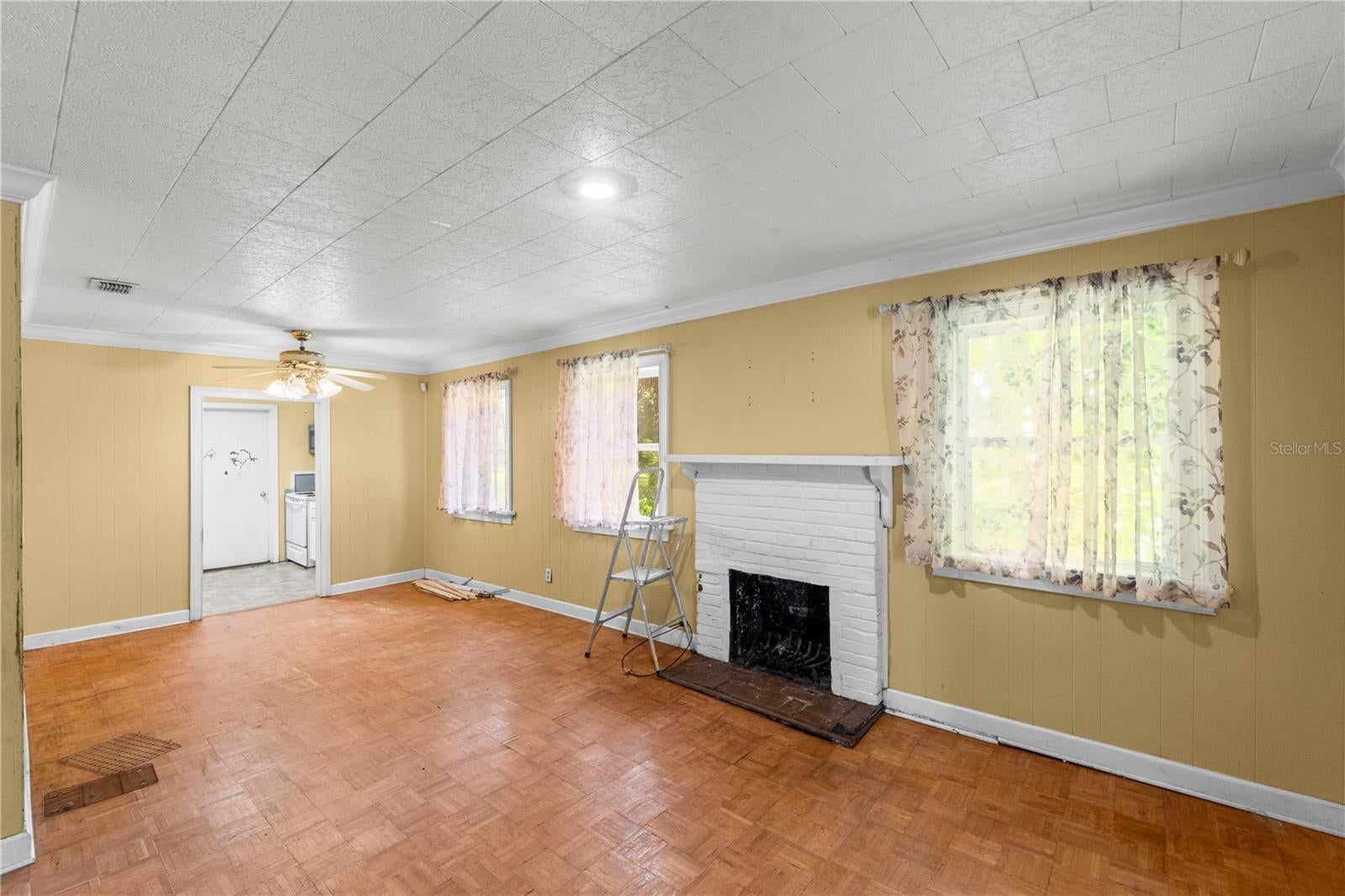 112 OPAL CHAMBERS