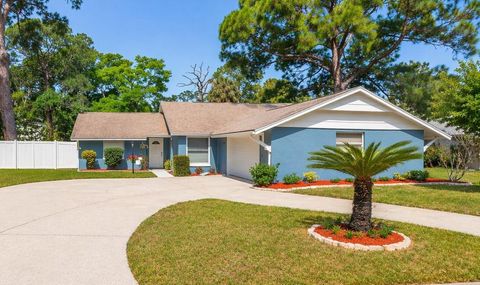 Photo of 823 Riverside Drive, Tarpon Springs, FL 34689 (MLS # TB8497082)