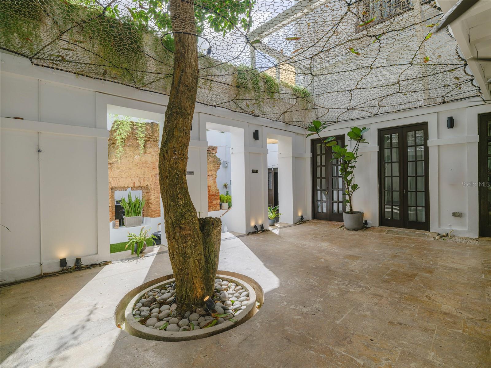 SAN JUAN ANTIGUO - Residential Income