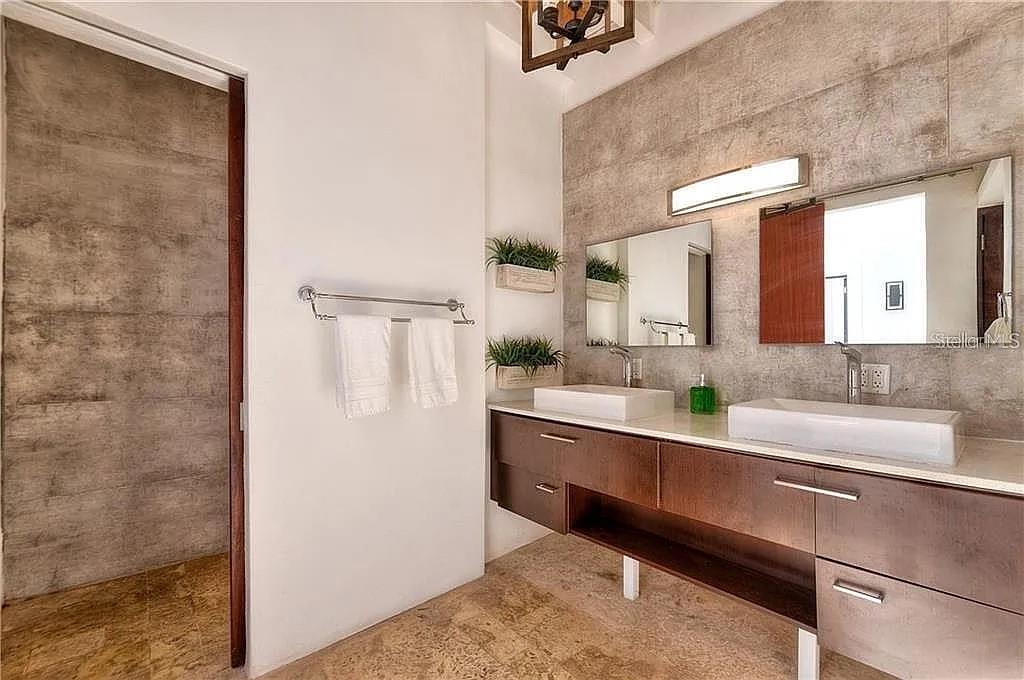 SAN JUAN ANTIGUO - Residential Income