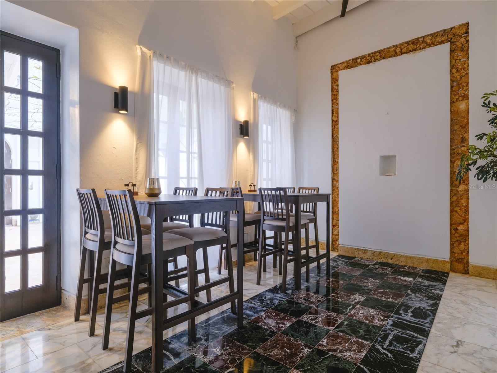 SAN JUAN ANTIGUO - Residential Income