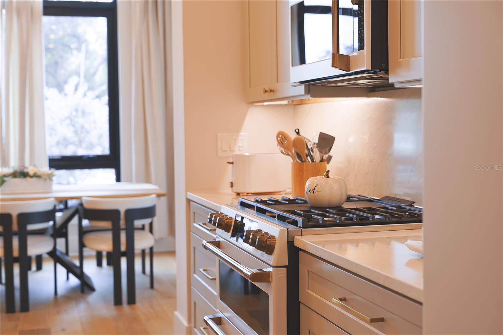 8TH STREET TWNHMS - Residential Lease