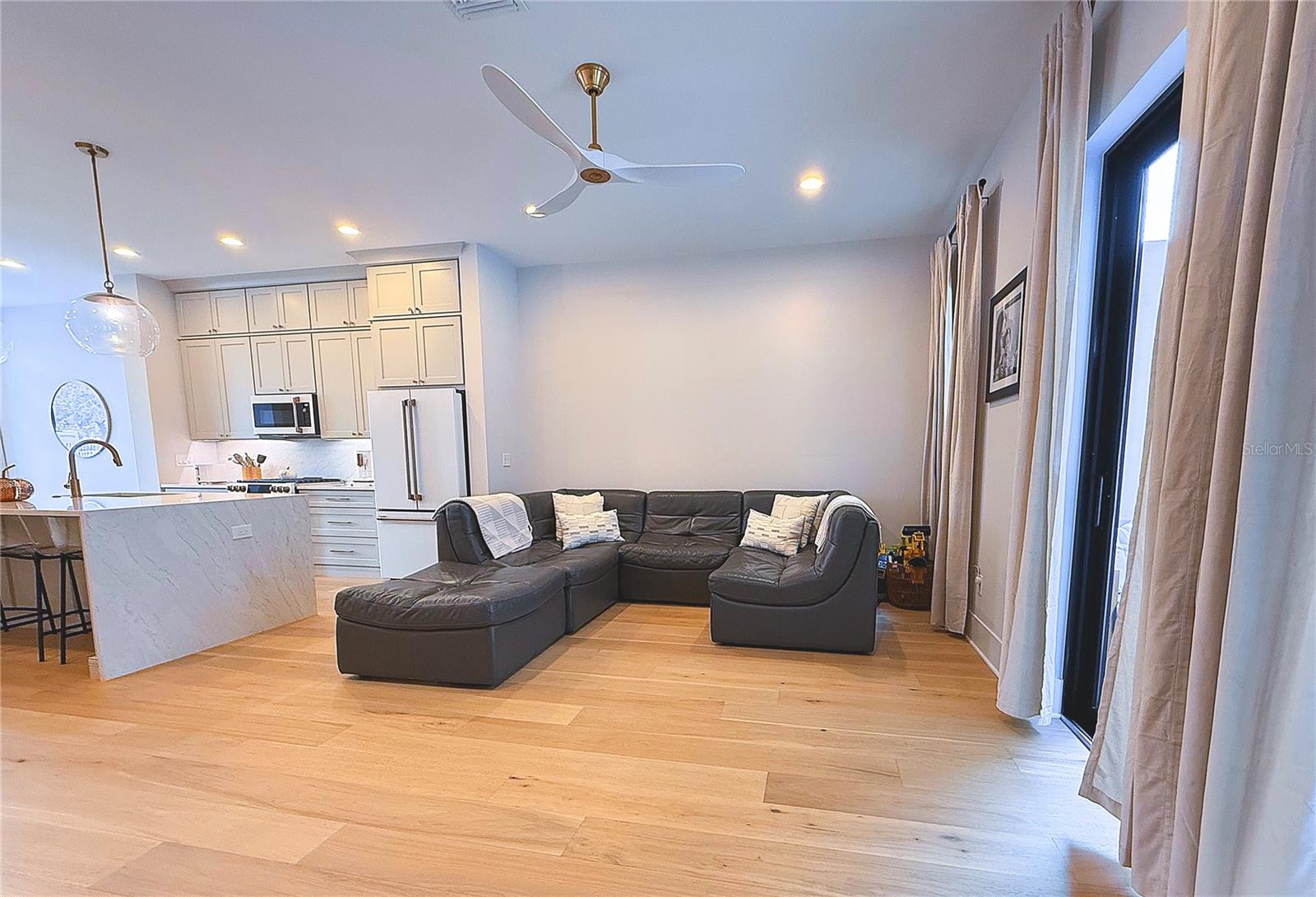 8TH STREET TWNHMS - Residential Lease