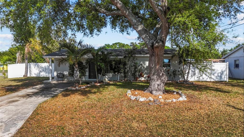 Photo of 4003 36th Street W, Bradenton, FL 34205 (MLS # A4686931)