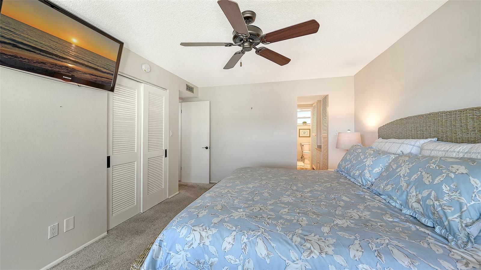 LONGBOAT HARBOUR - Residential