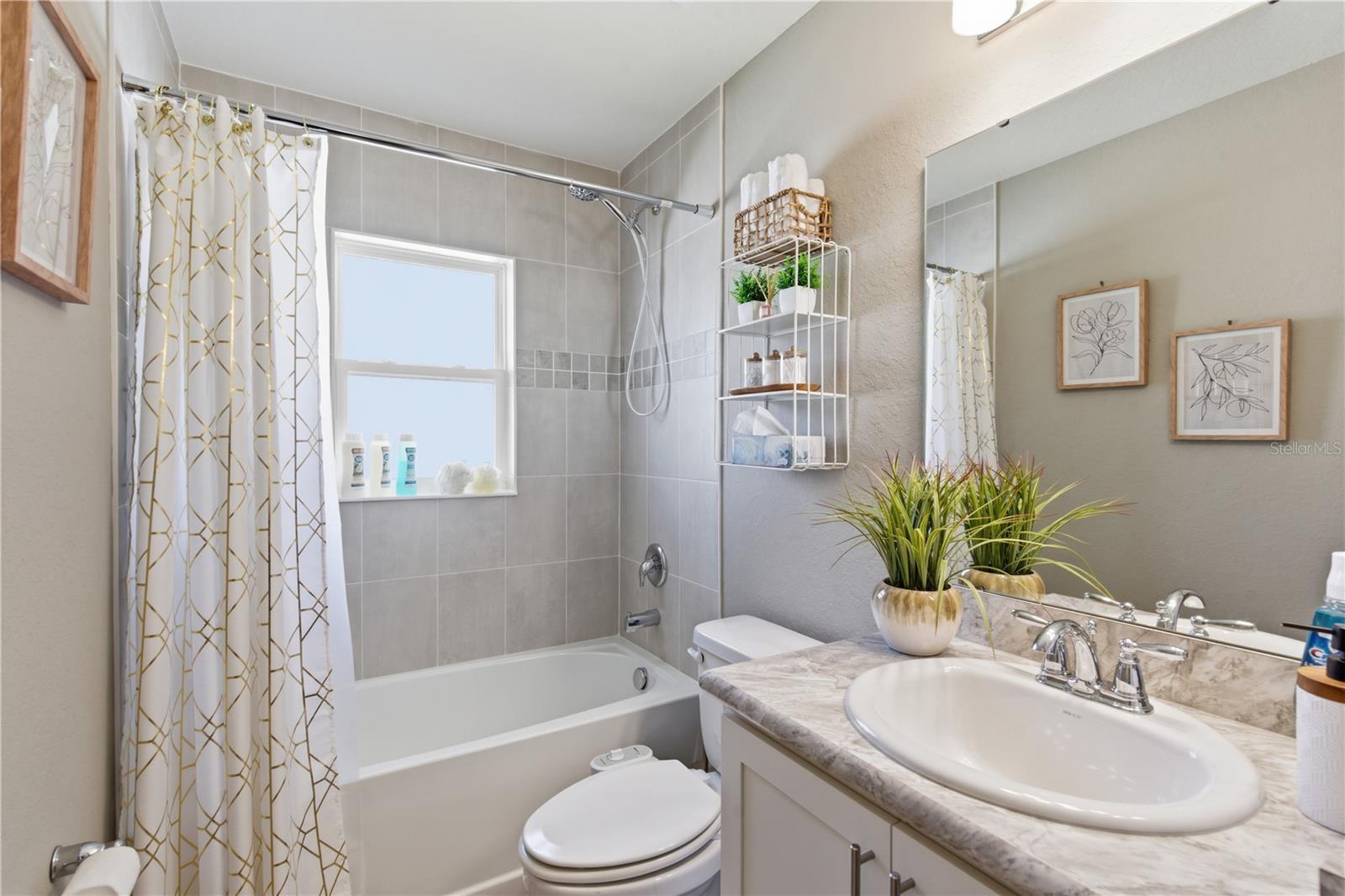 ANISTON - Residential