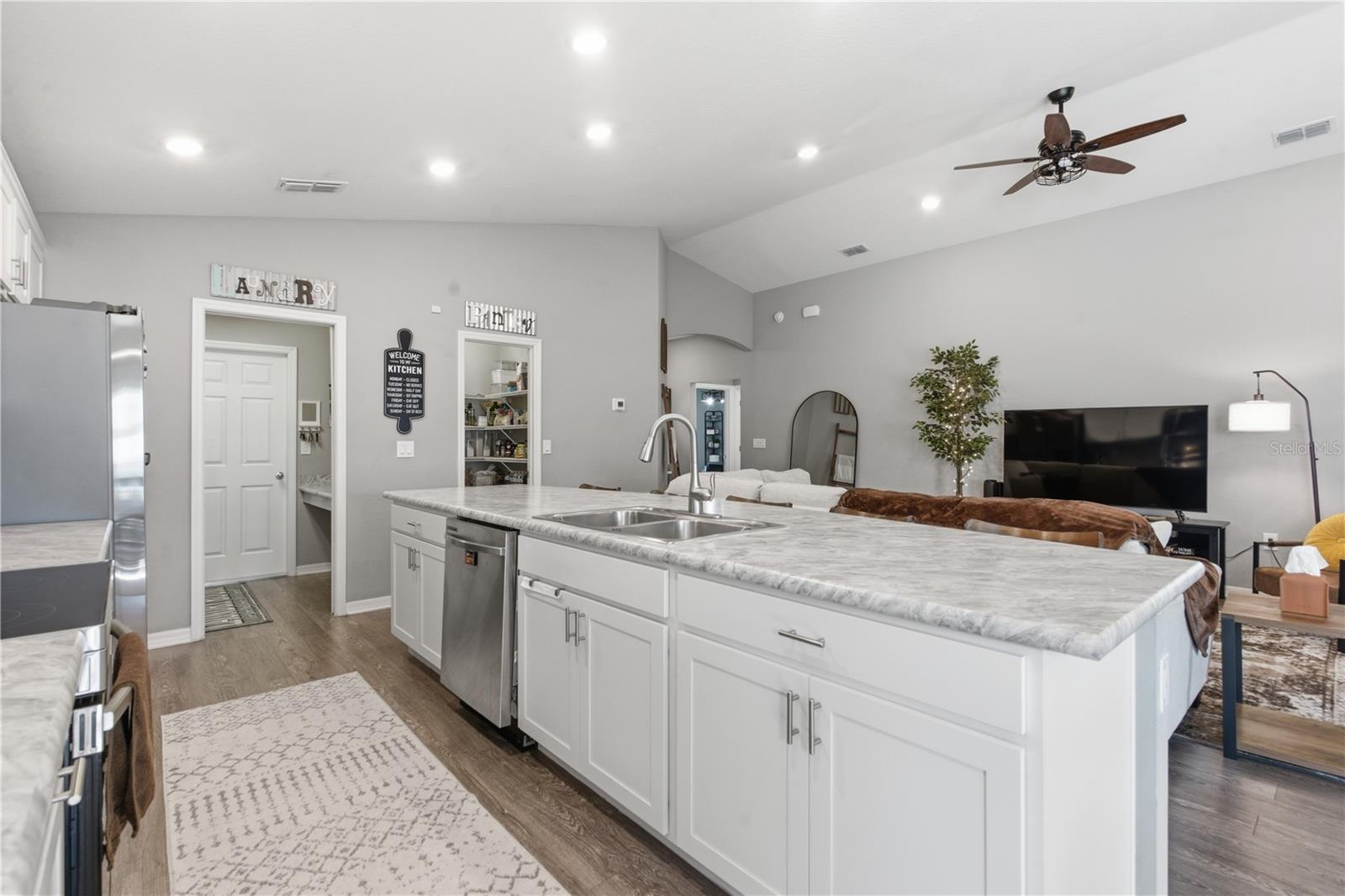 ANISTON - Residential