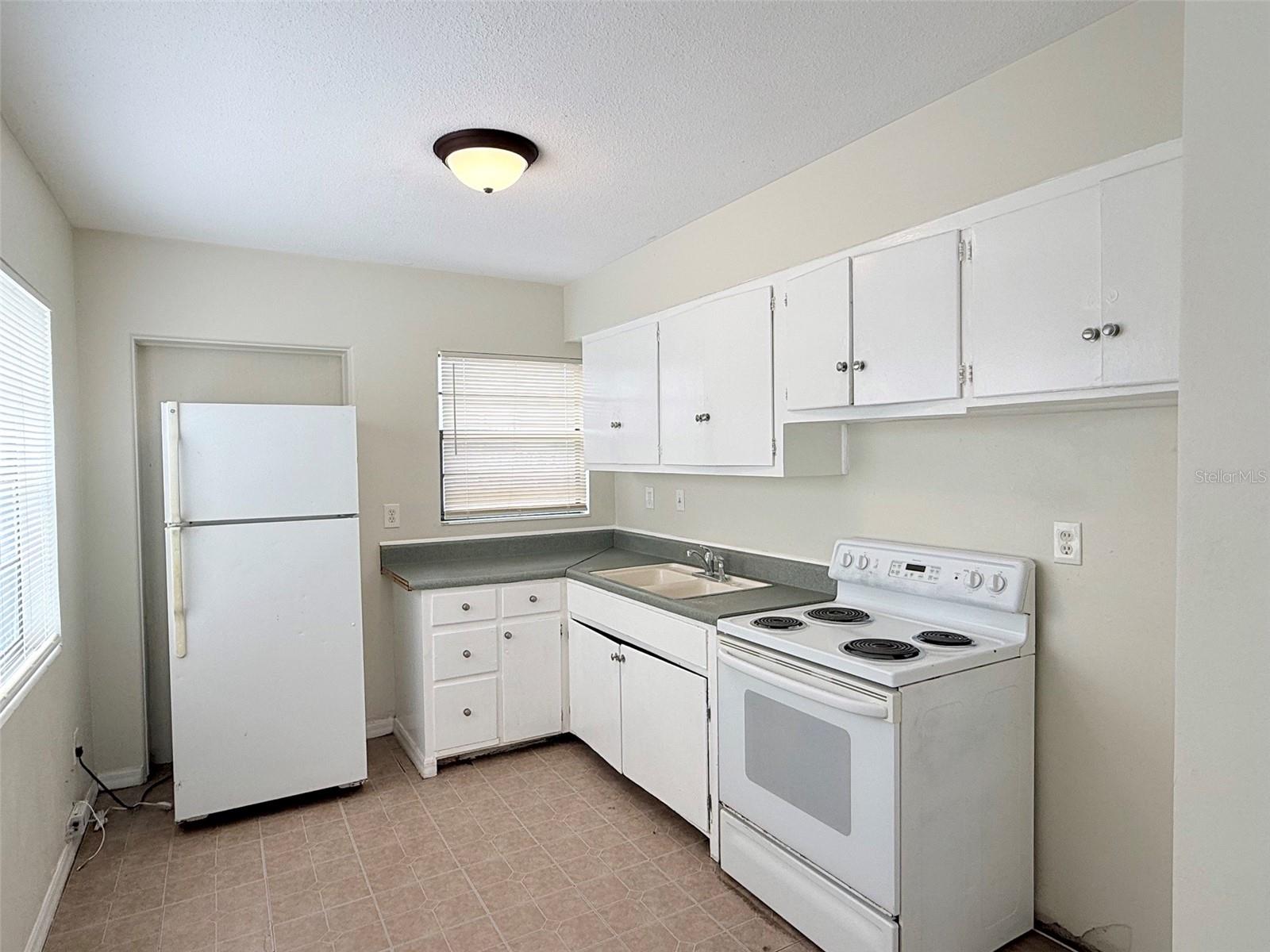 EDGEWOOD 3RD ADD - Residential Lease