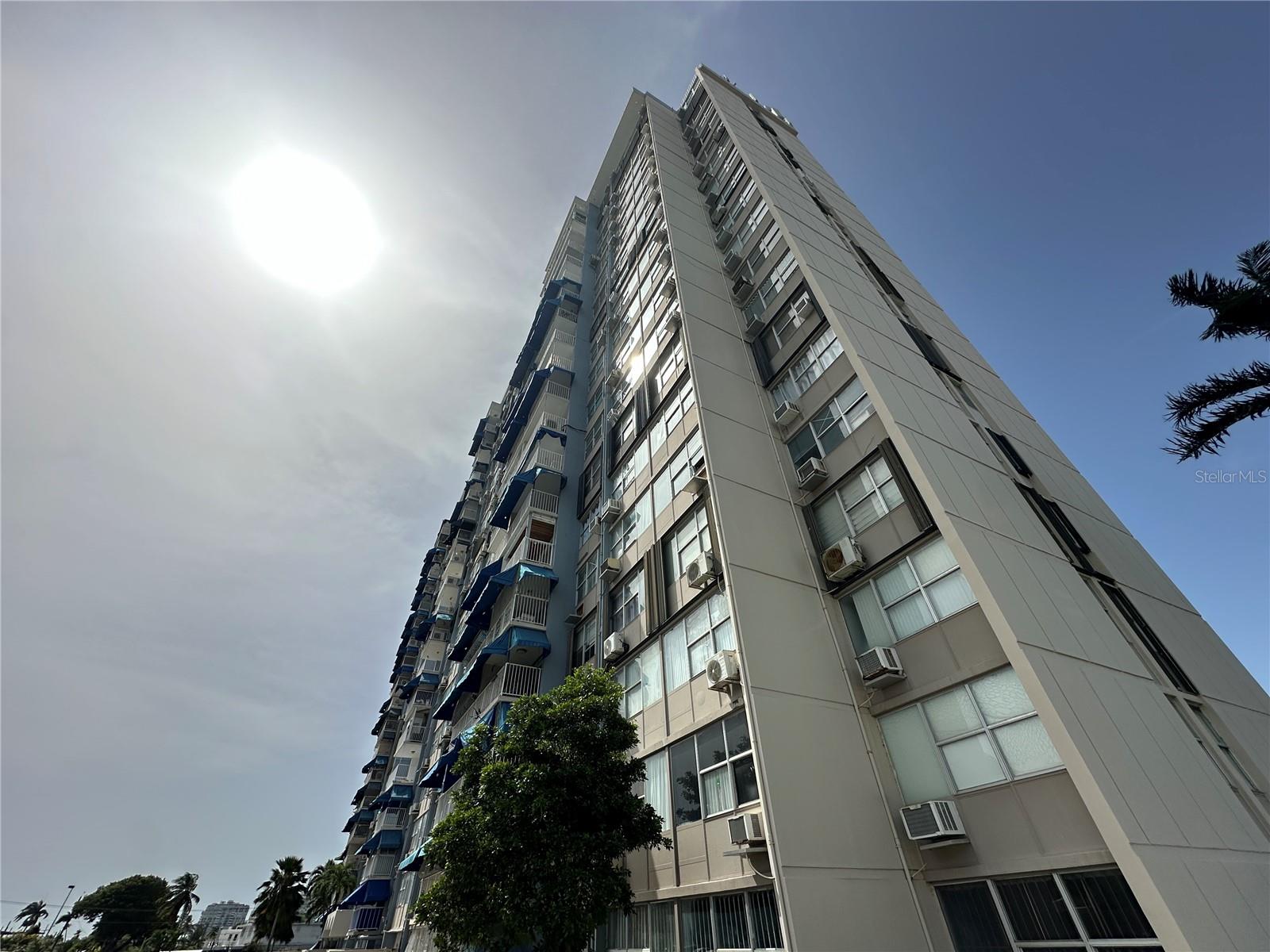 Spacious remodeled apartment located in Mundo Feliz building, Isla Verde. This remarkable property is fully furnished and fully equipped, and has exceptional amenities and pool.