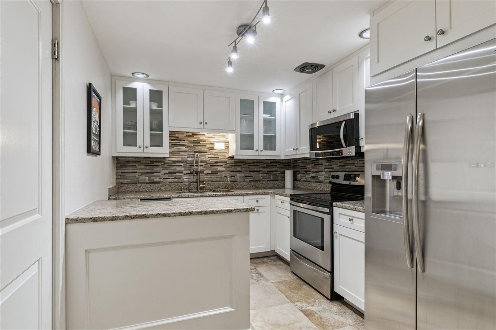 BAYFRONT TOWER CONDO - Residential Lease