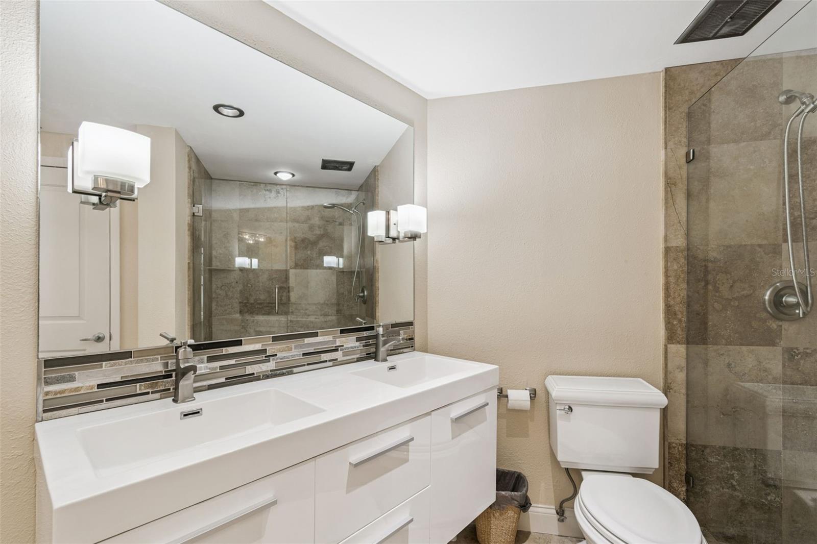 BAYFRONT TOWER CONDO - Residential Lease