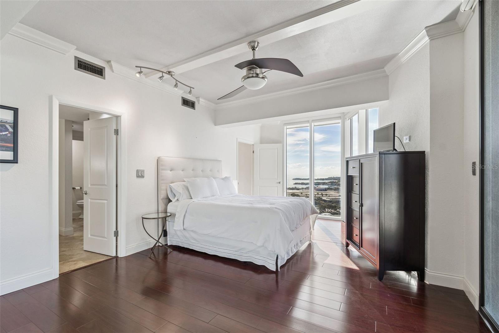 BAYFRONT TOWER CONDO - Residential Lease