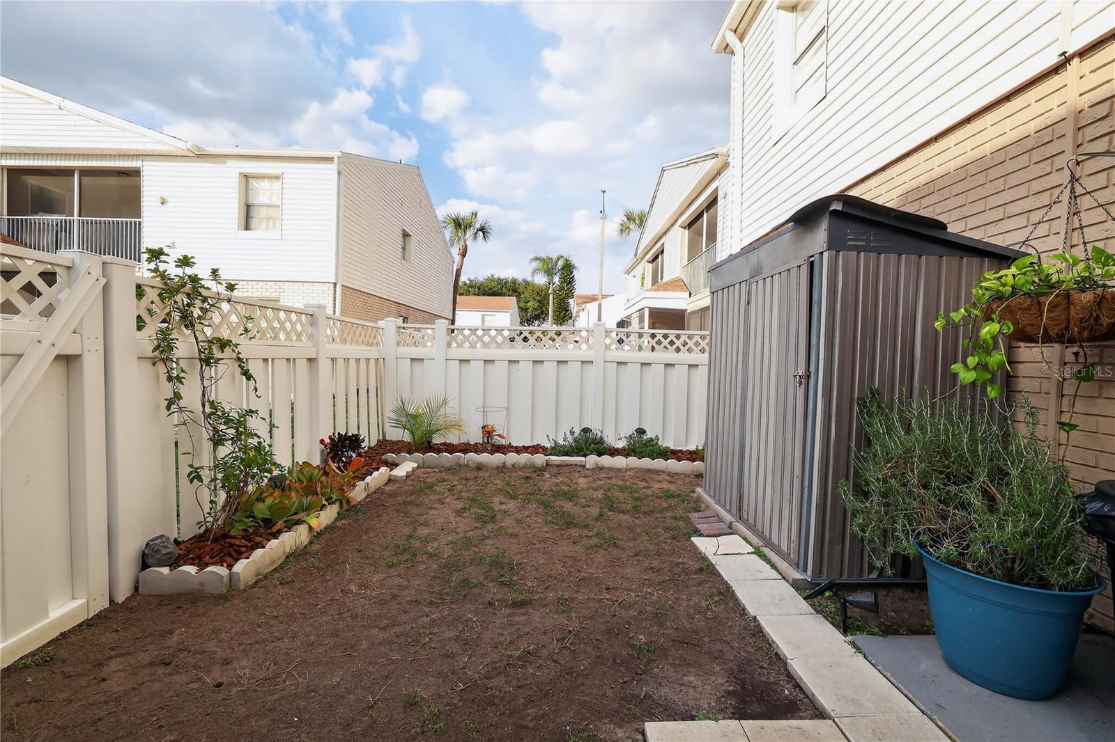 MANHATTAN PALMS CONDO - Residential