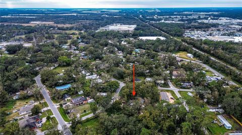 A home in LAKELAND