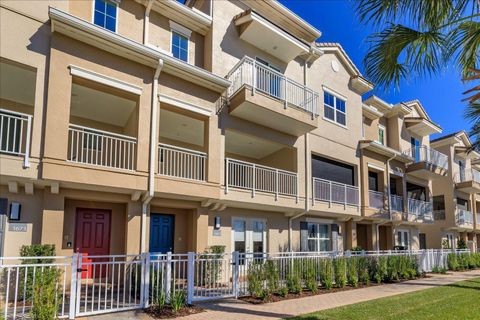 Photo of 1677 Utica Trail, Lake Mary, FL 32746 (MLS # O6343311)