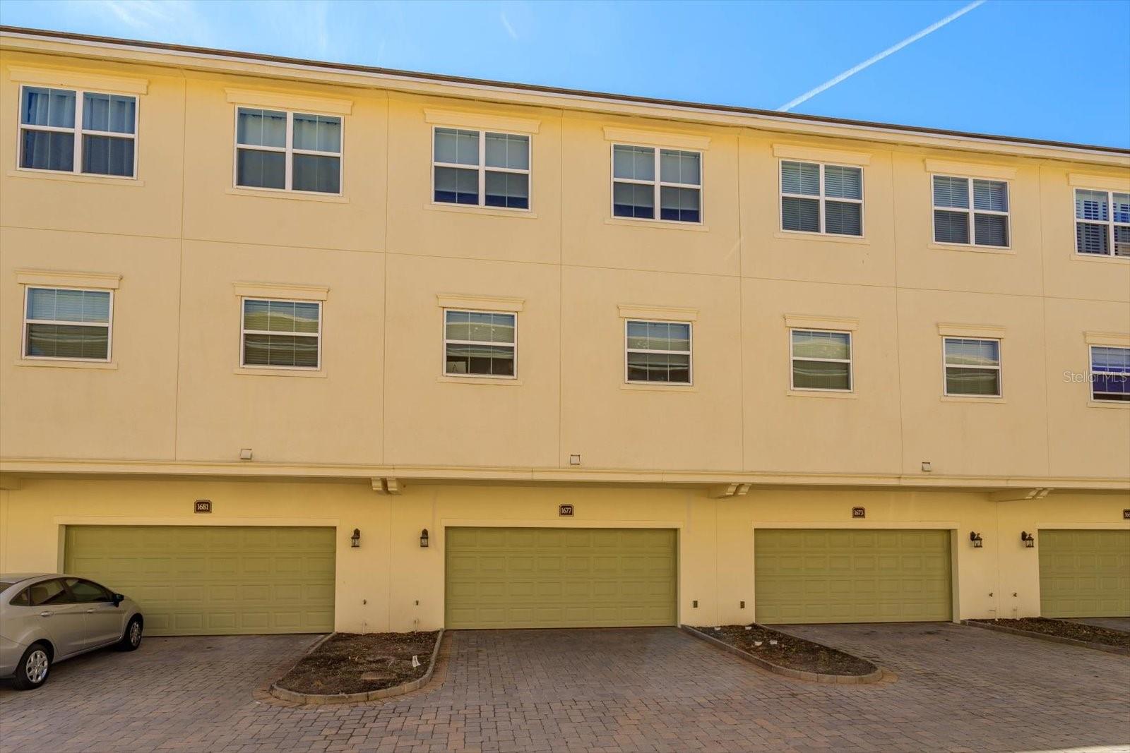 GRANDE OAKS AT HEATHROW - Residential