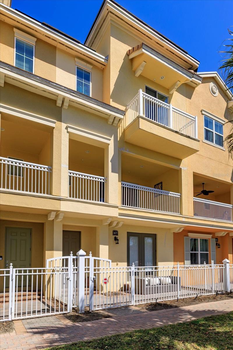 GRANDE OAKS AT HEATHROW - Residential