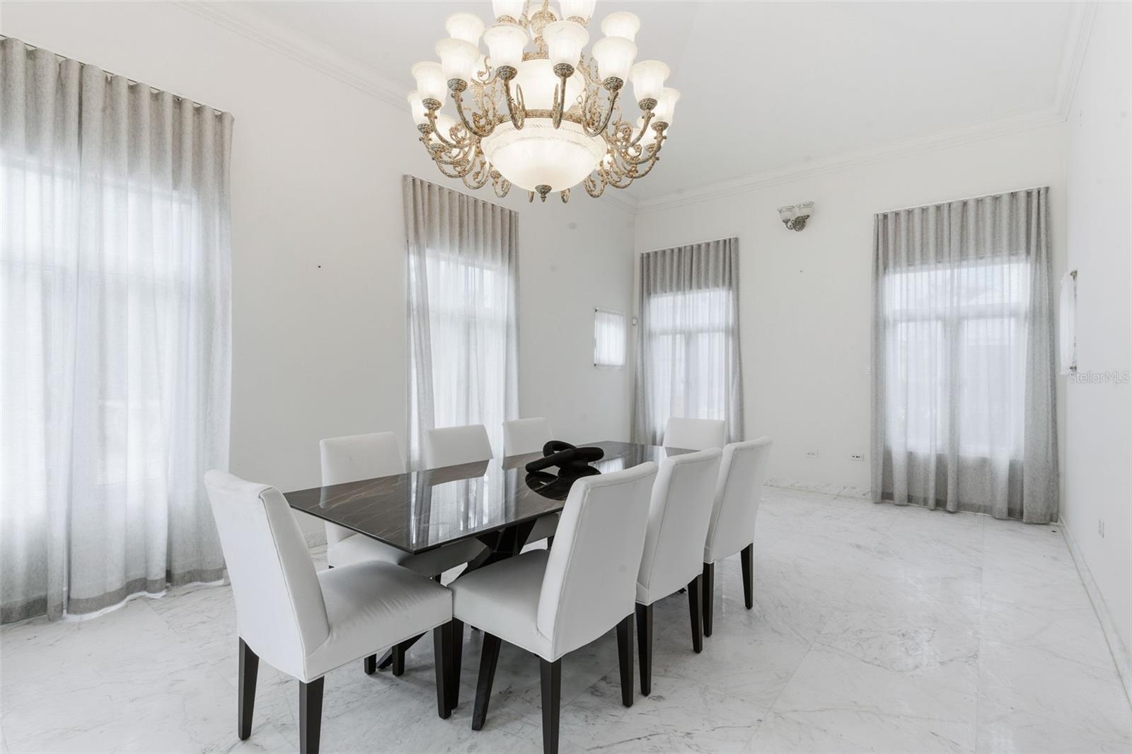 PASEO LAS PALMAS - Residential