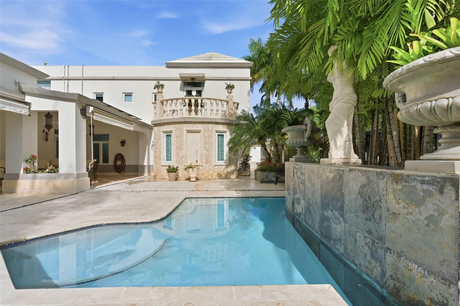 PASEO LAS PALMAS - Residential