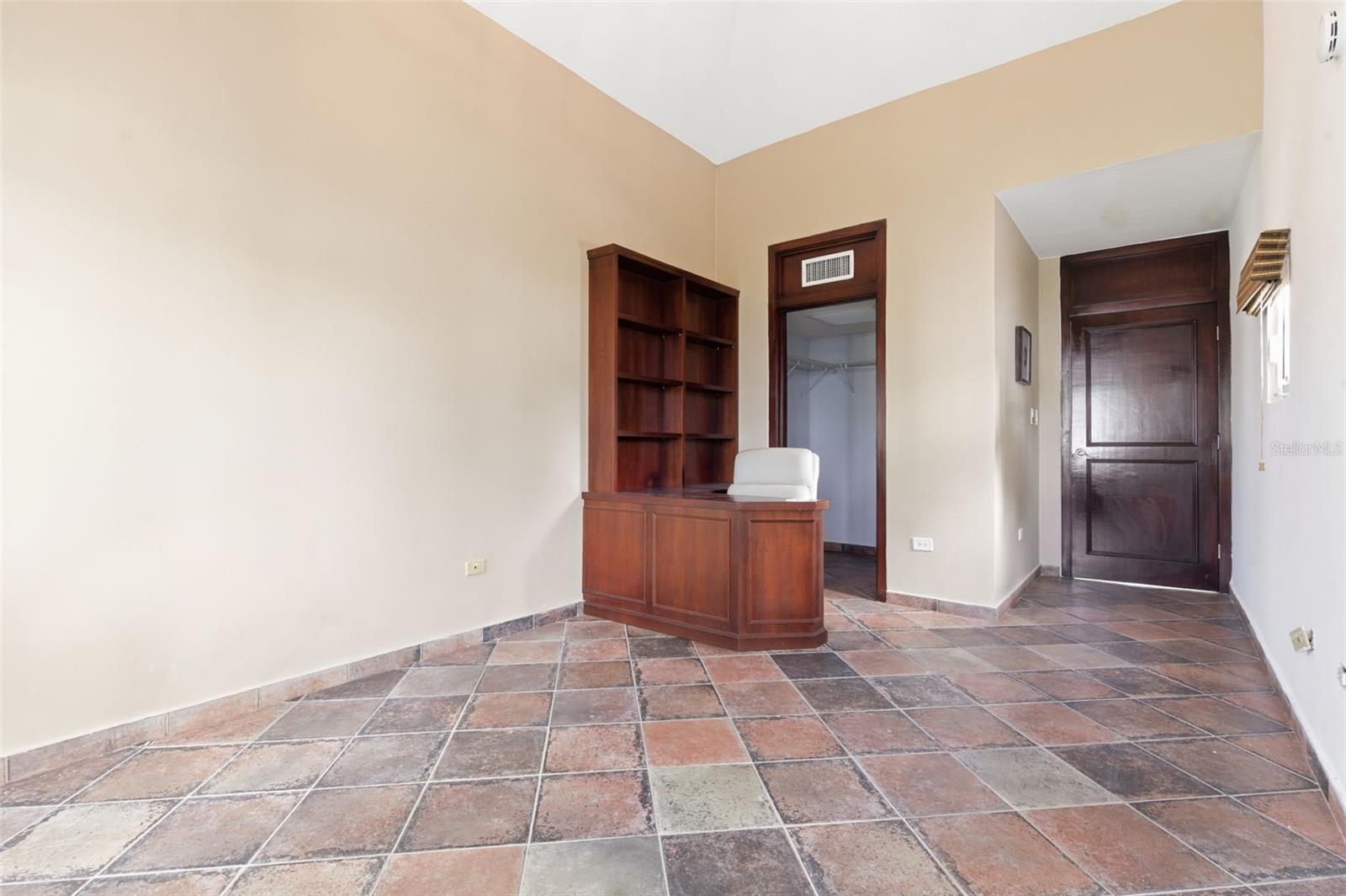 PASEO LAS PALMAS - Residential