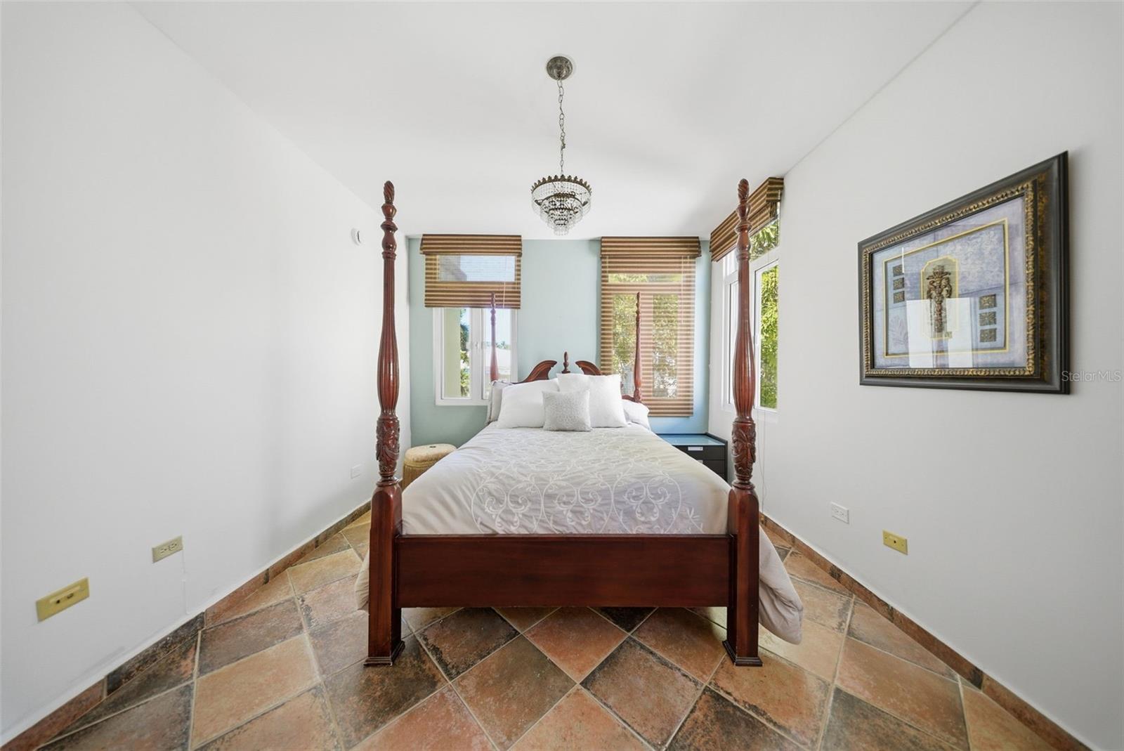 PASEO LAS PALMAS - Residential