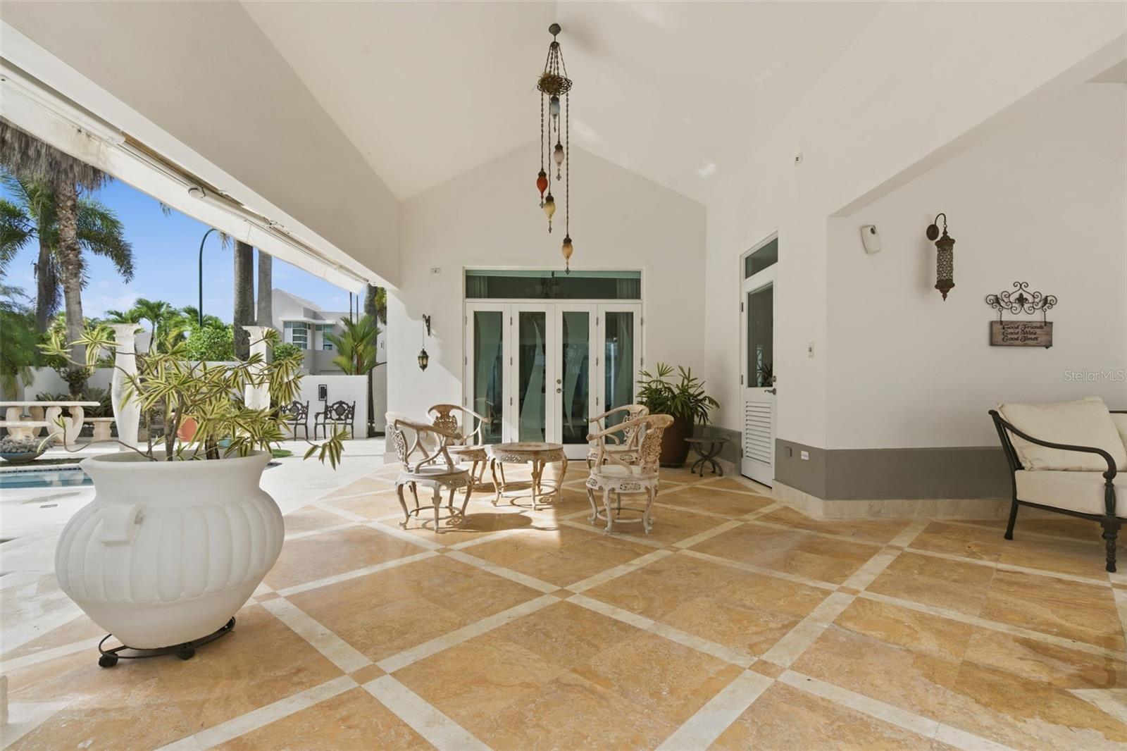 PASEO LAS PALMAS - Residential