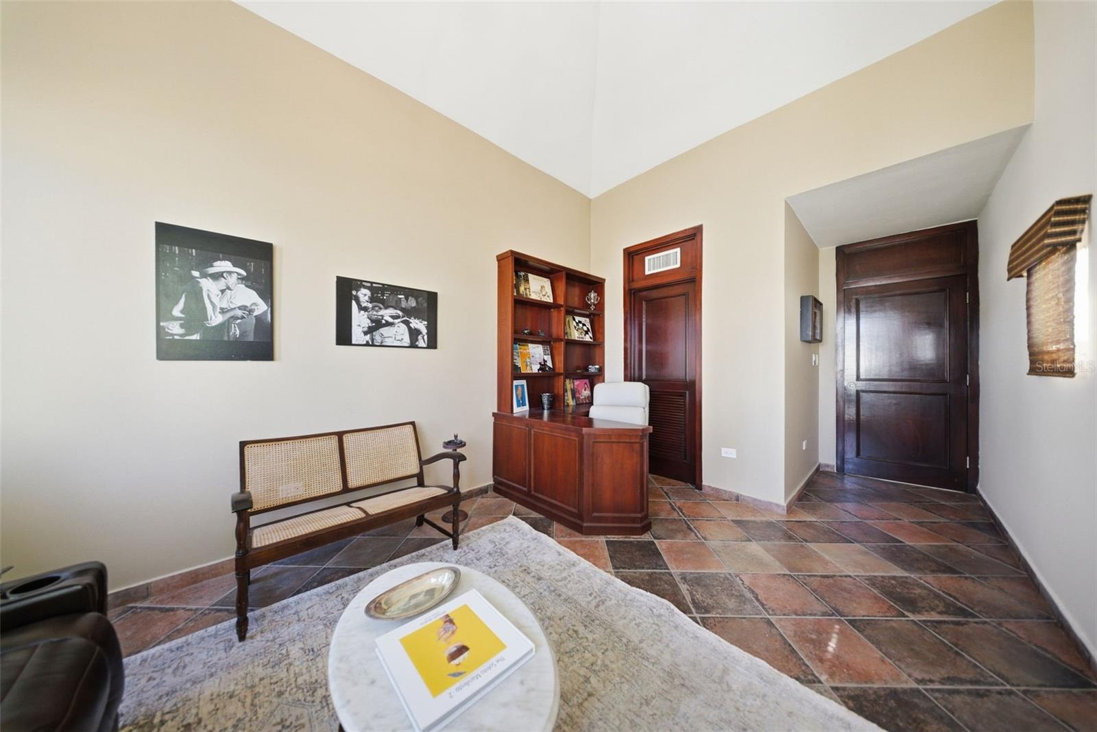 PASEO LAS PALMAS - Residential