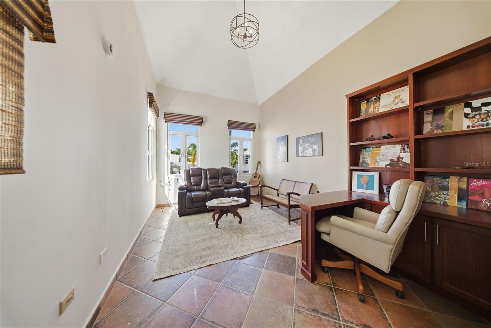 PASEO LAS PALMAS - Residential