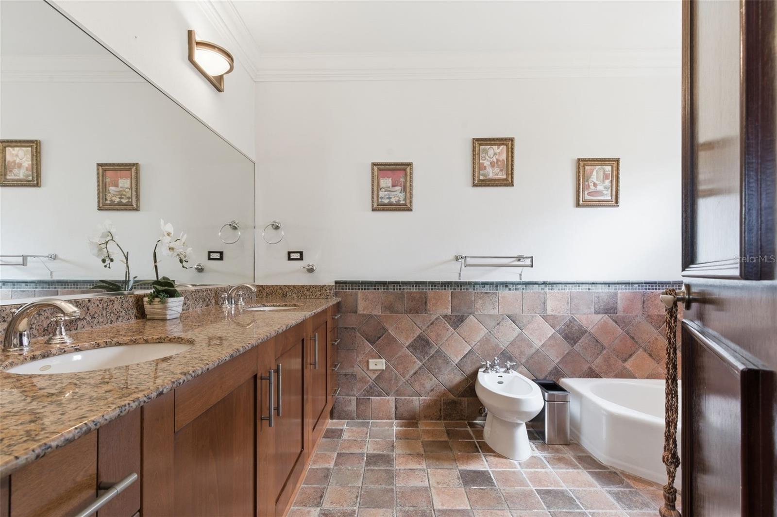 PASEO LAS PALMAS - Residential