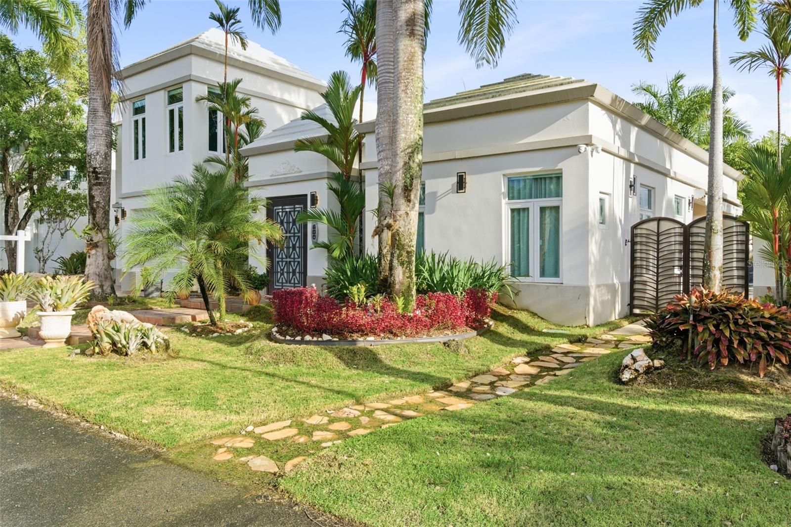 PASEO LAS PALMAS - Residential