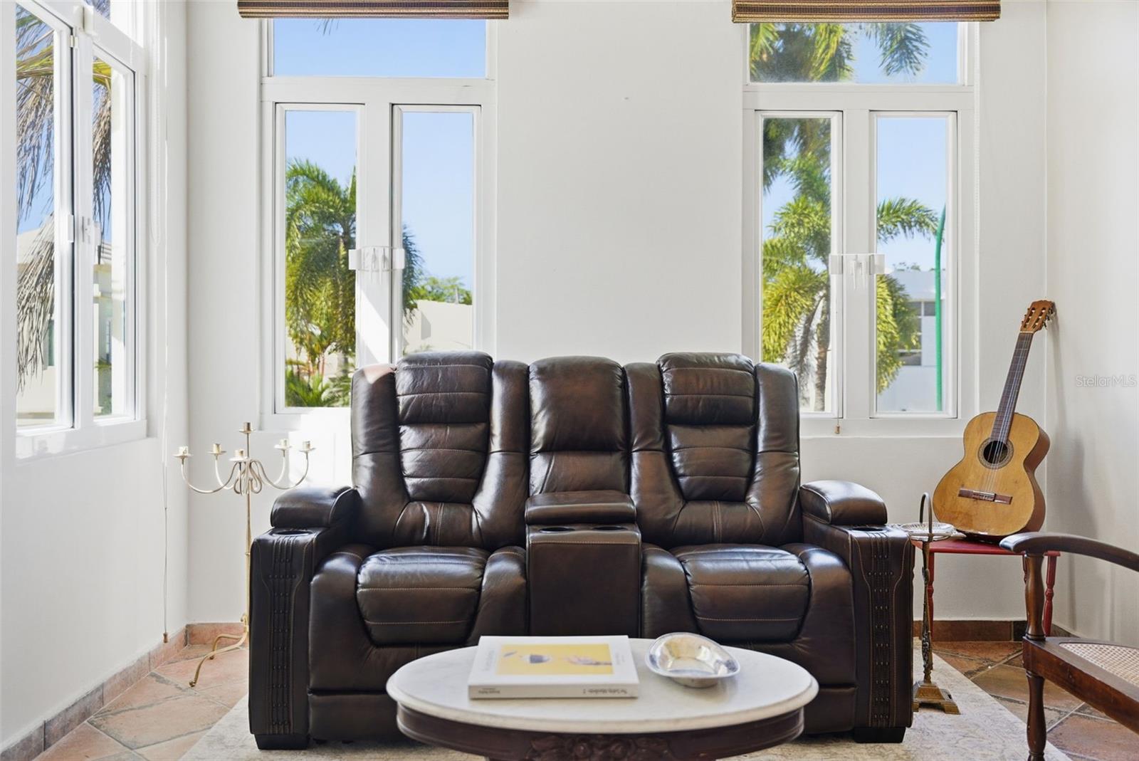 PASEO LAS PALMAS - Residential