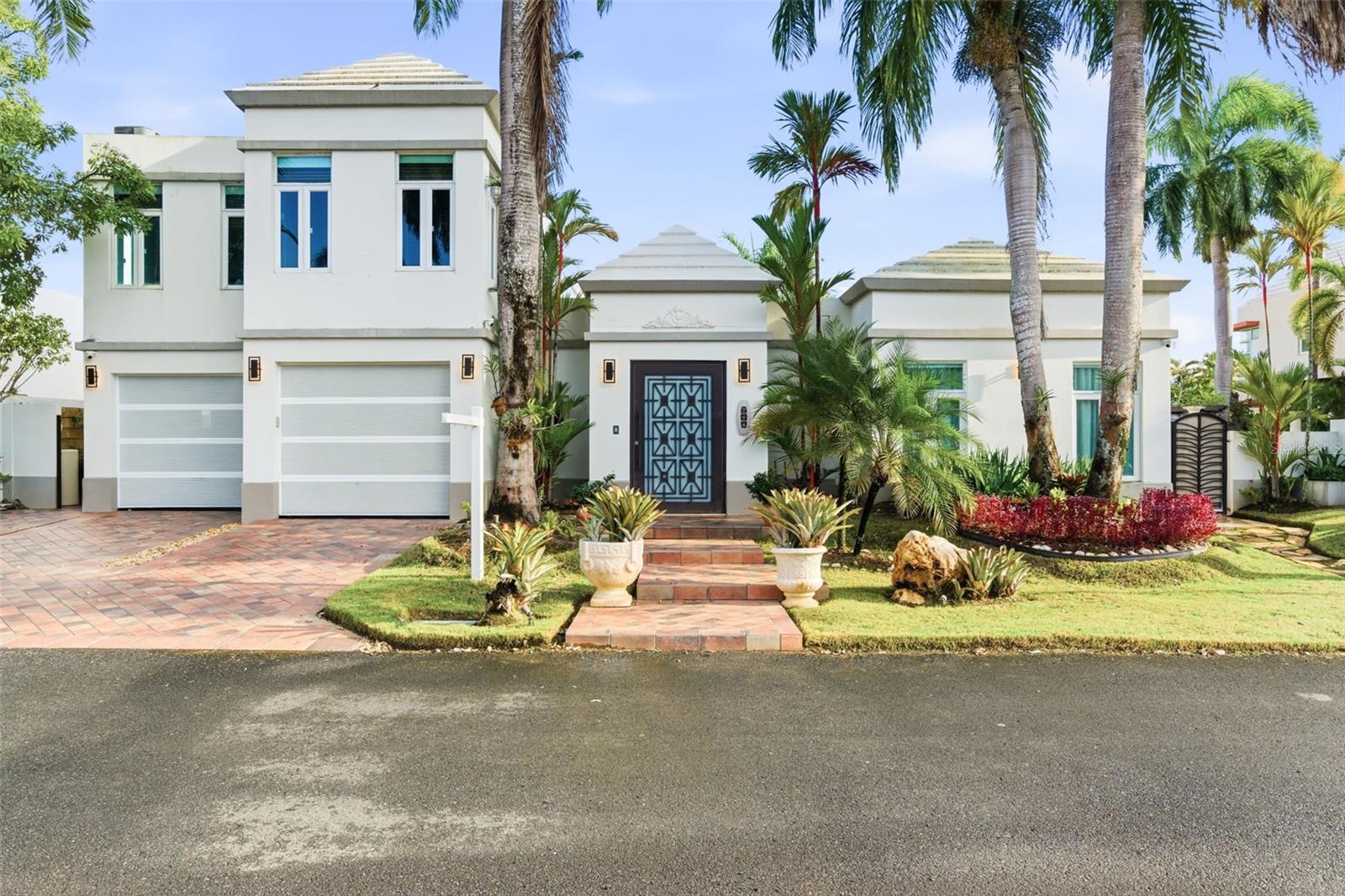 PASEO LAS PALMAS - Residential