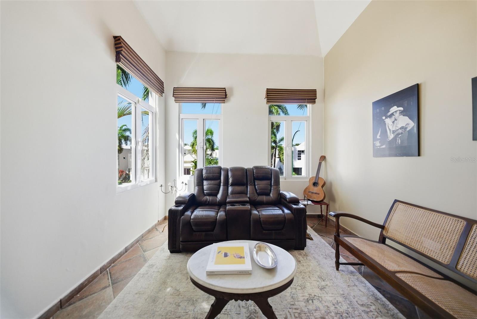 PASEO LAS PALMAS - Residential