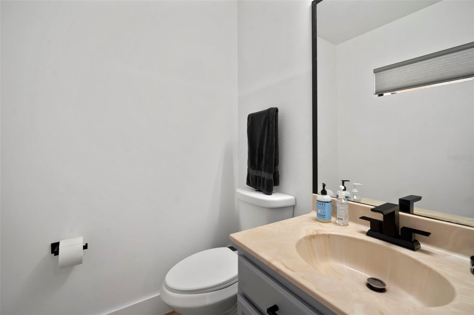 YARDARM CONDO PH I - Residential