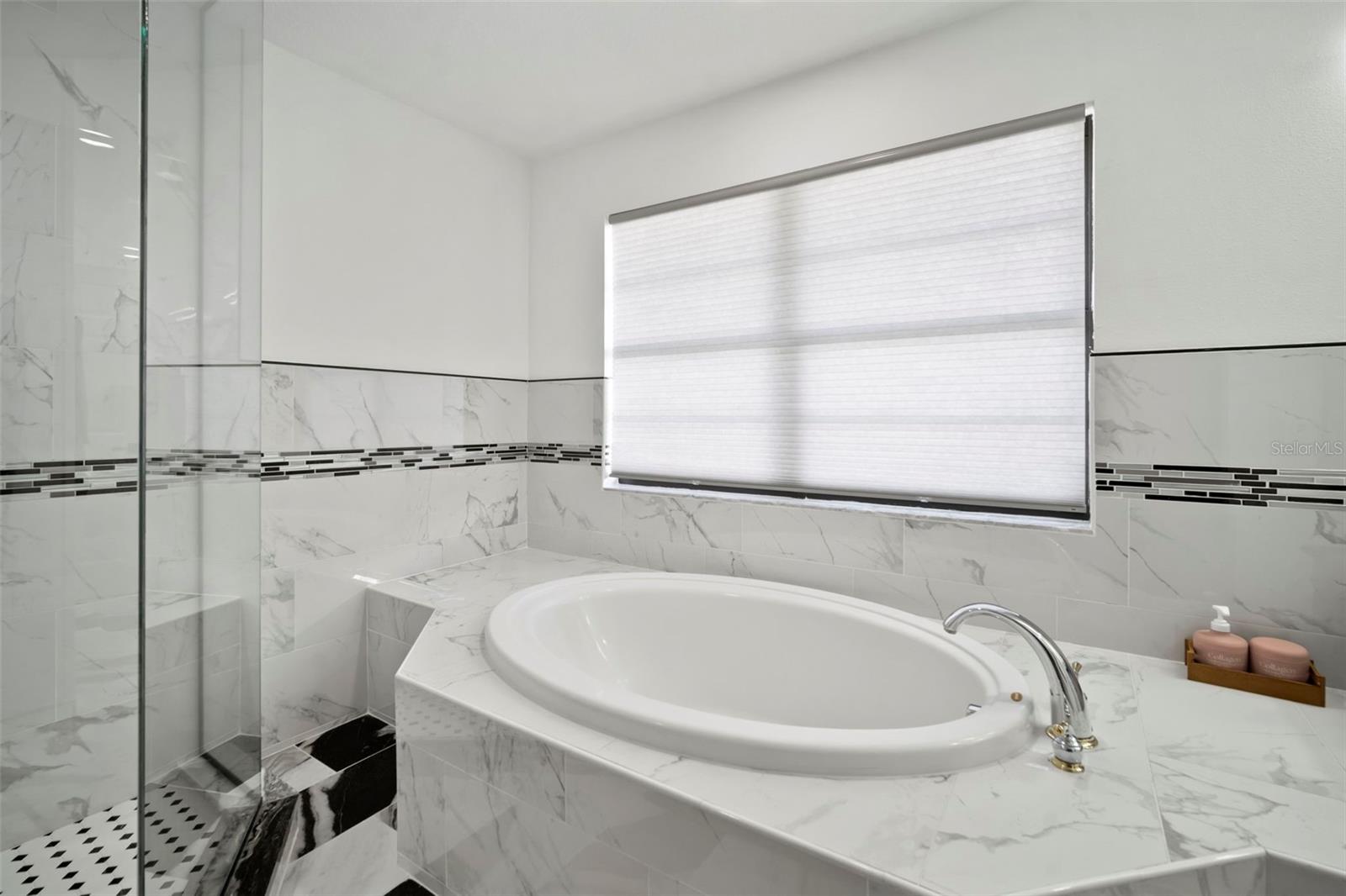 YARDARM CONDO PH I - Residential