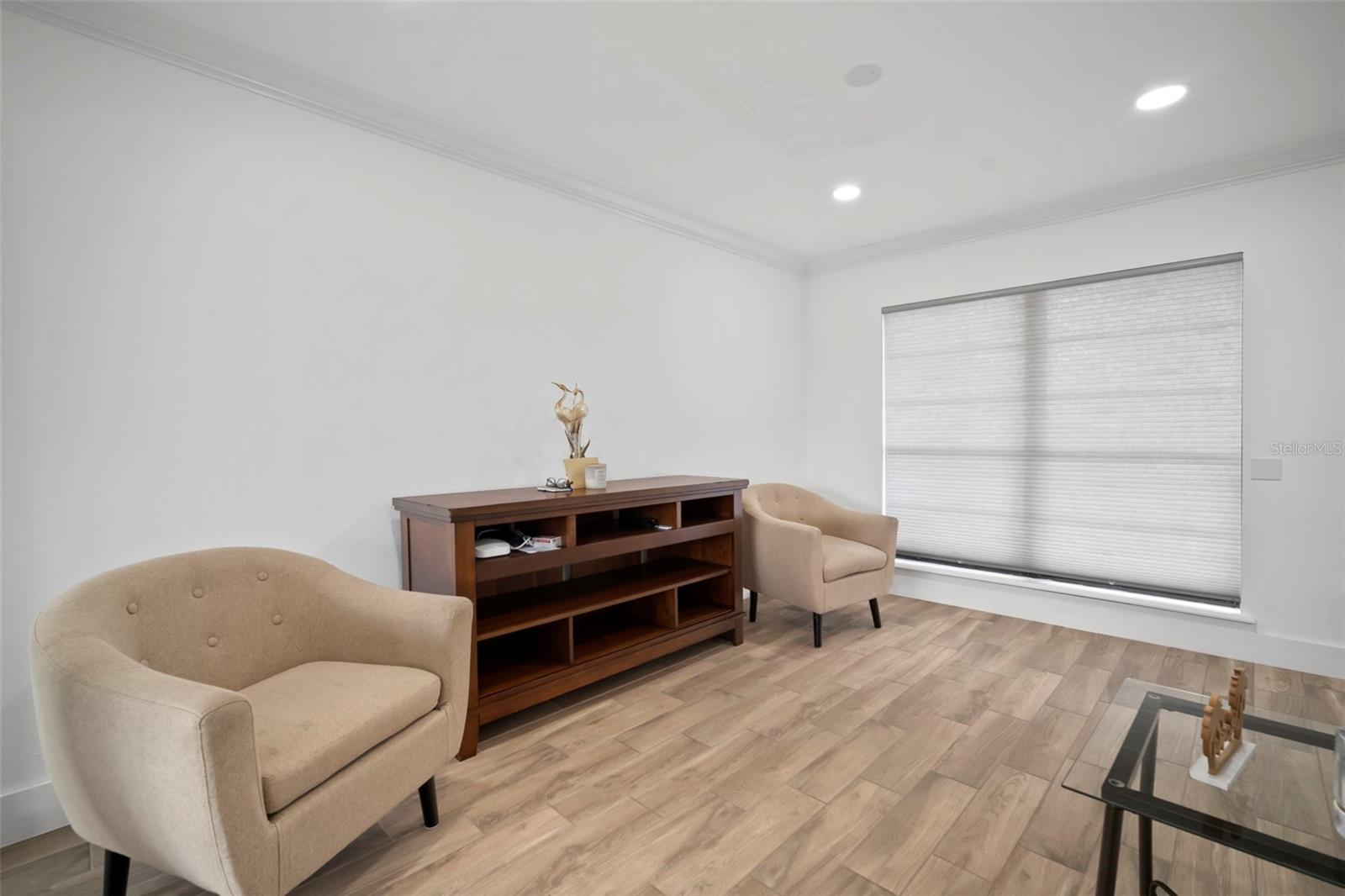 YARDARM CONDO PH I - Residential