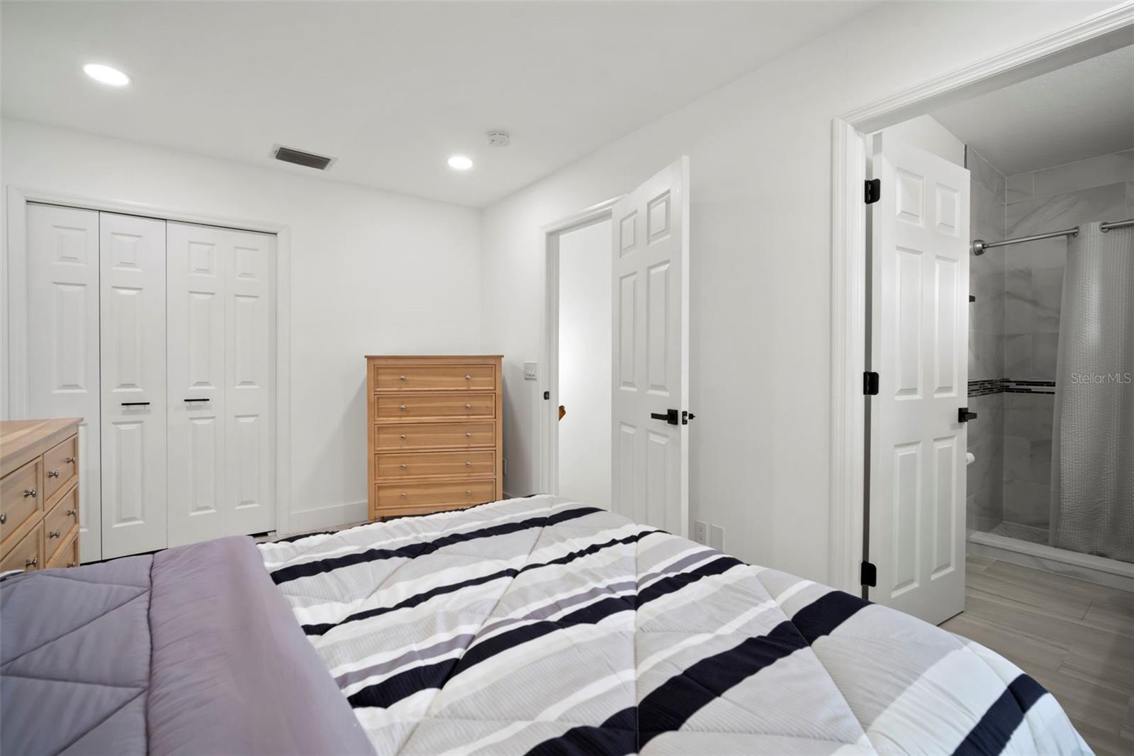 YARDARM CONDO PH I - Residential