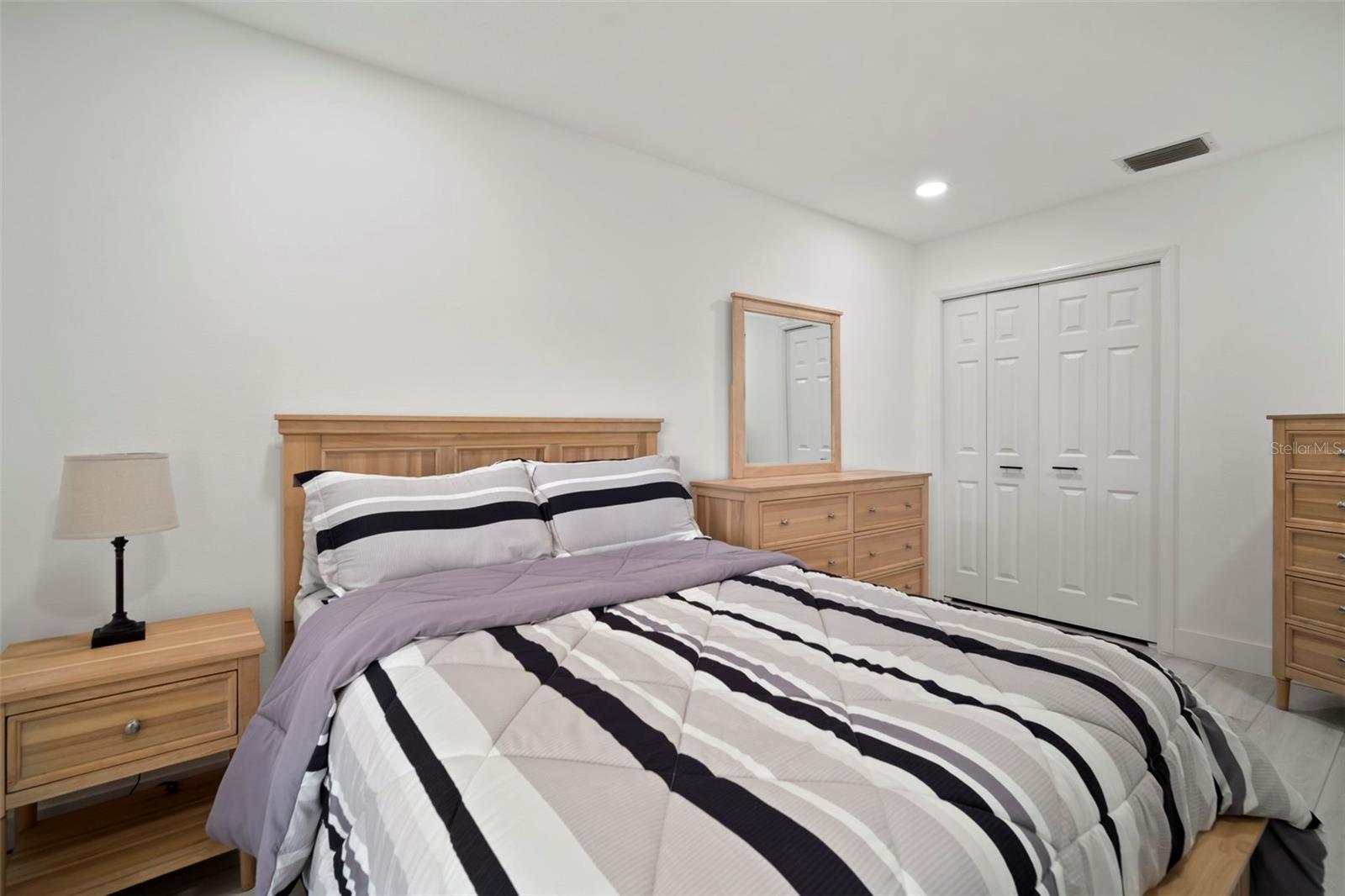 YARDARM CONDO PH I - Residential