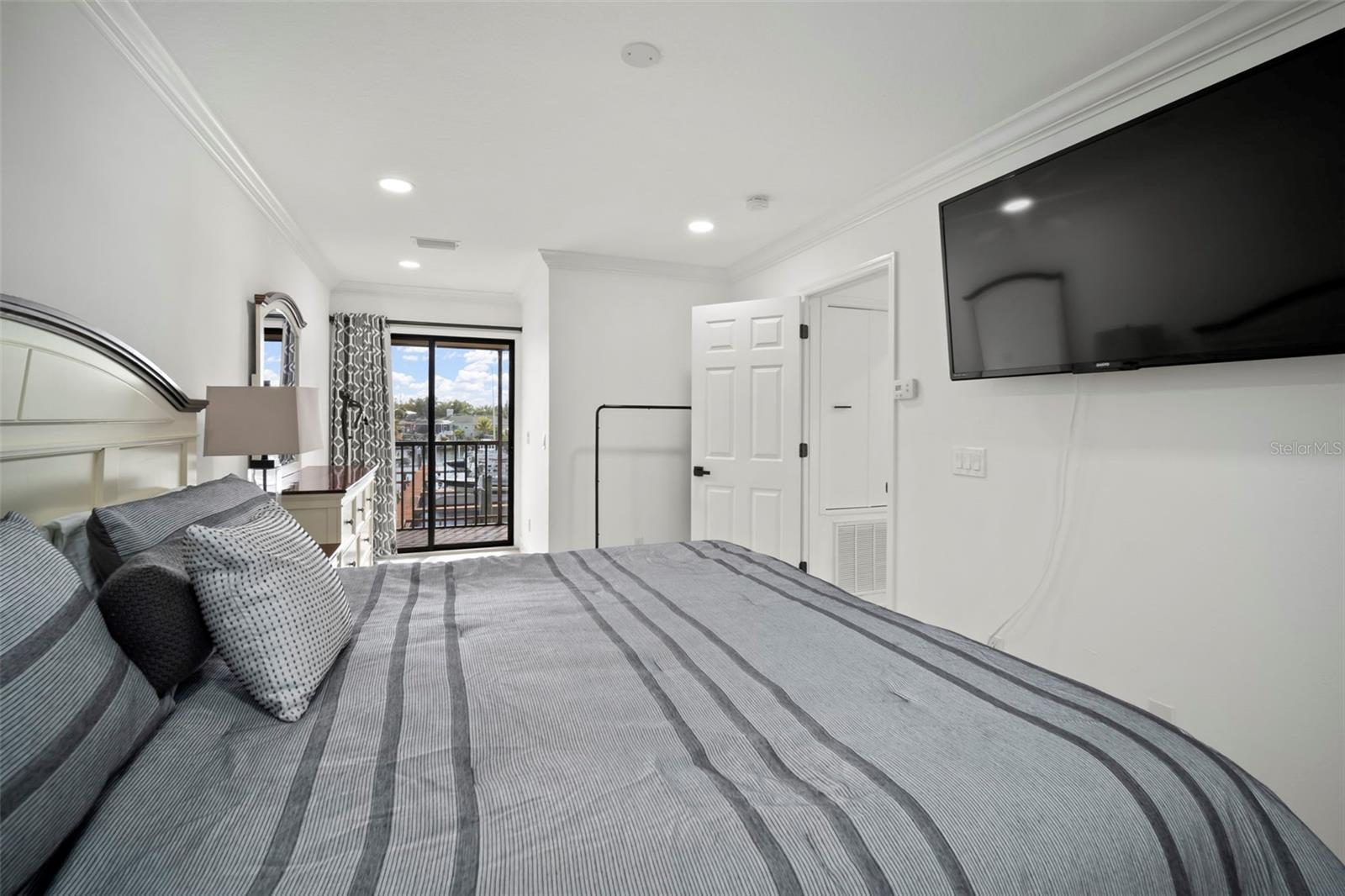 YARDARM CONDO PH I - Residential