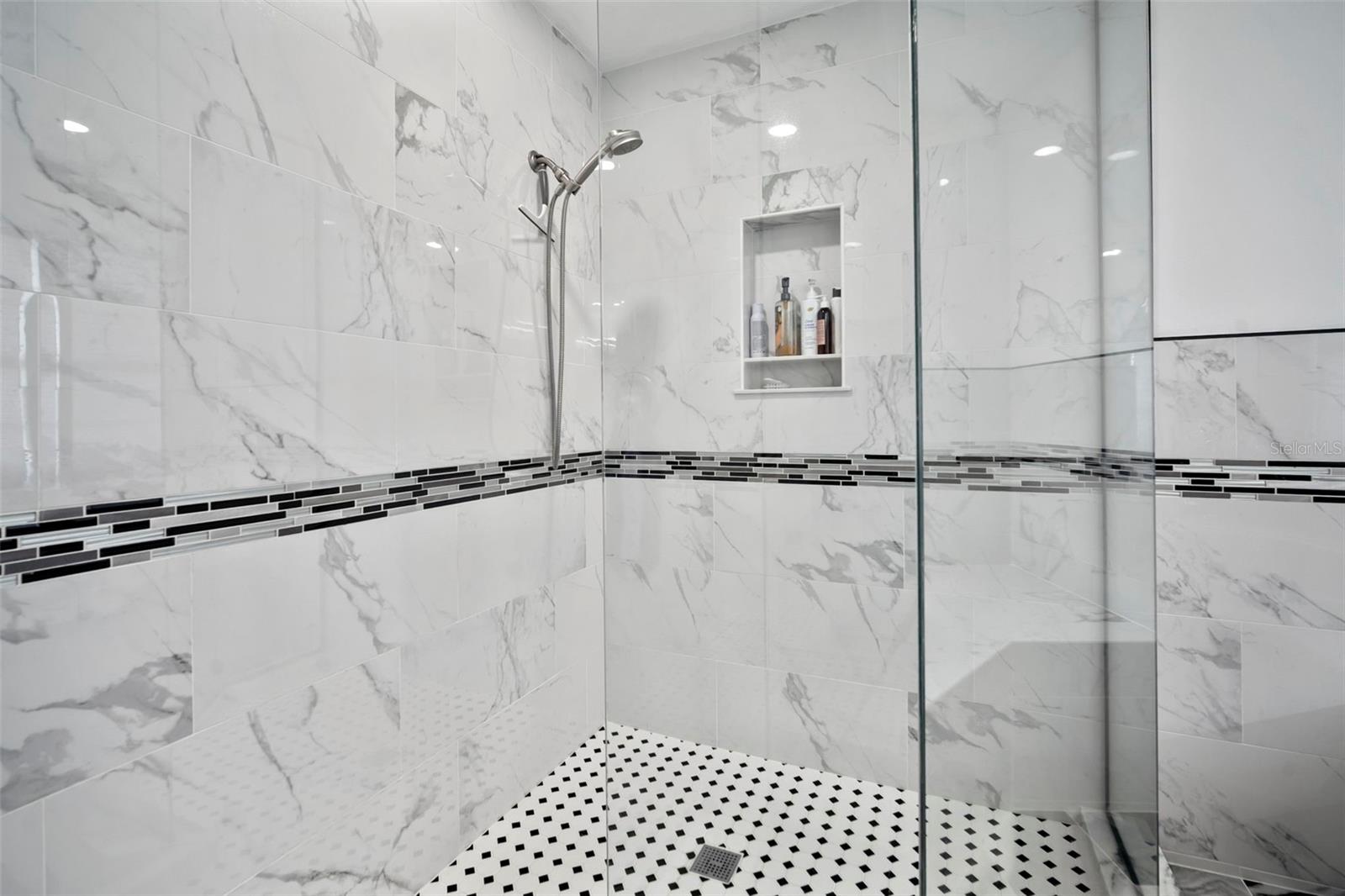 YARDARM CONDO PH I - Residential