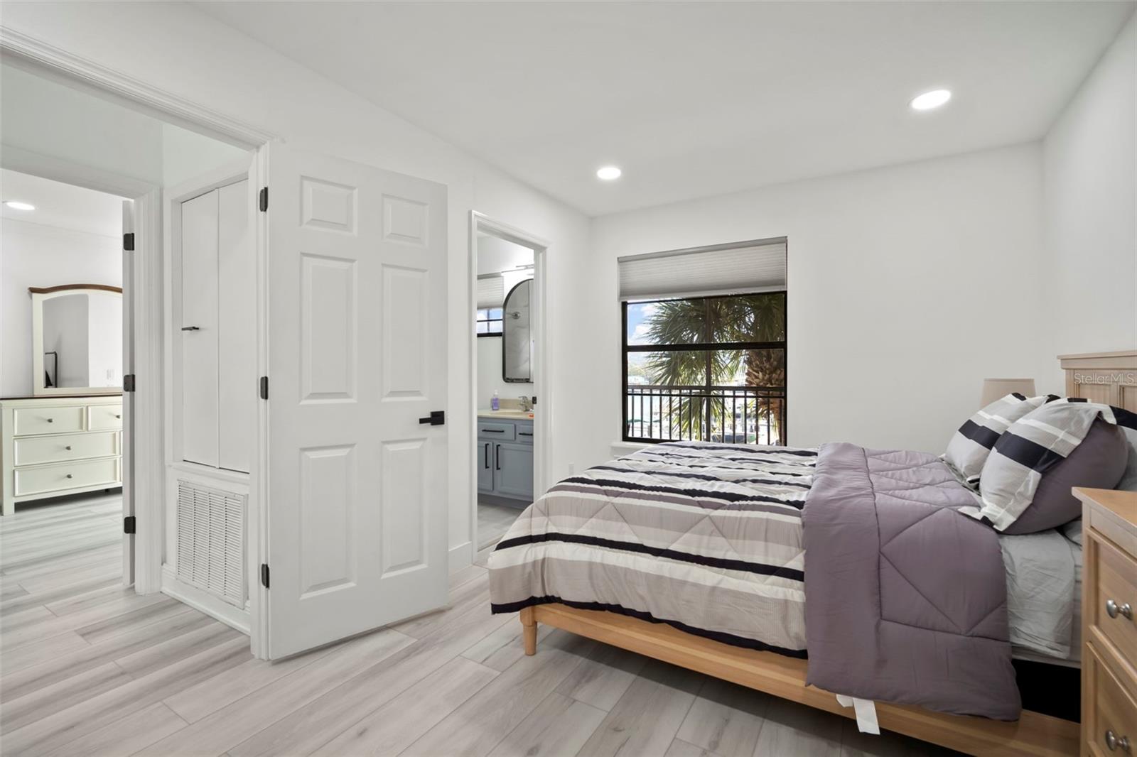 YARDARM CONDO PH I - Residential