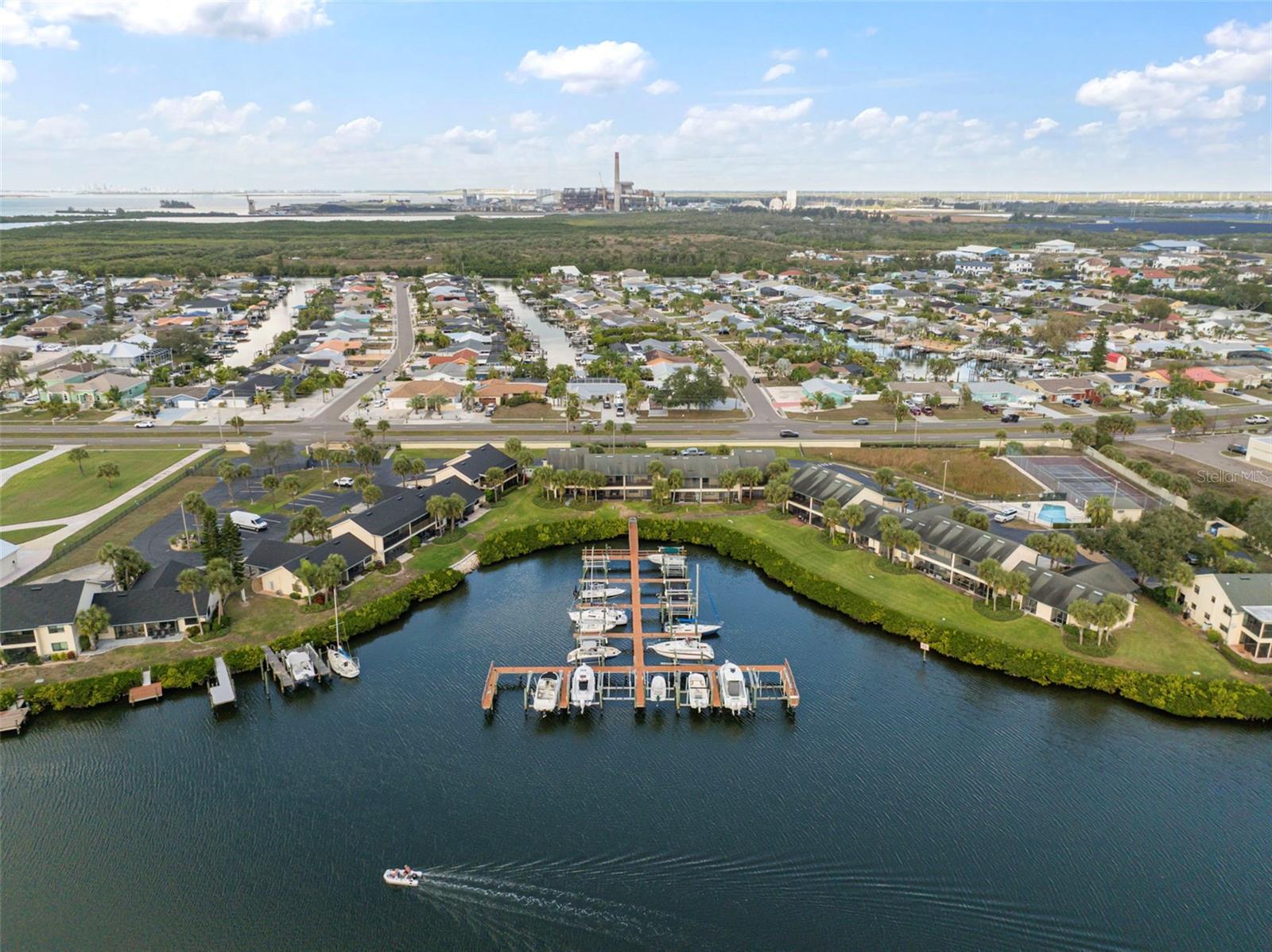 YARDARM CONDO PH I - Residential