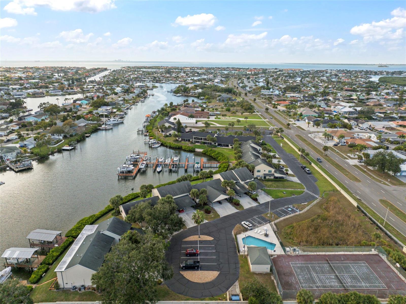 YARDARM CONDO PH I - Residential