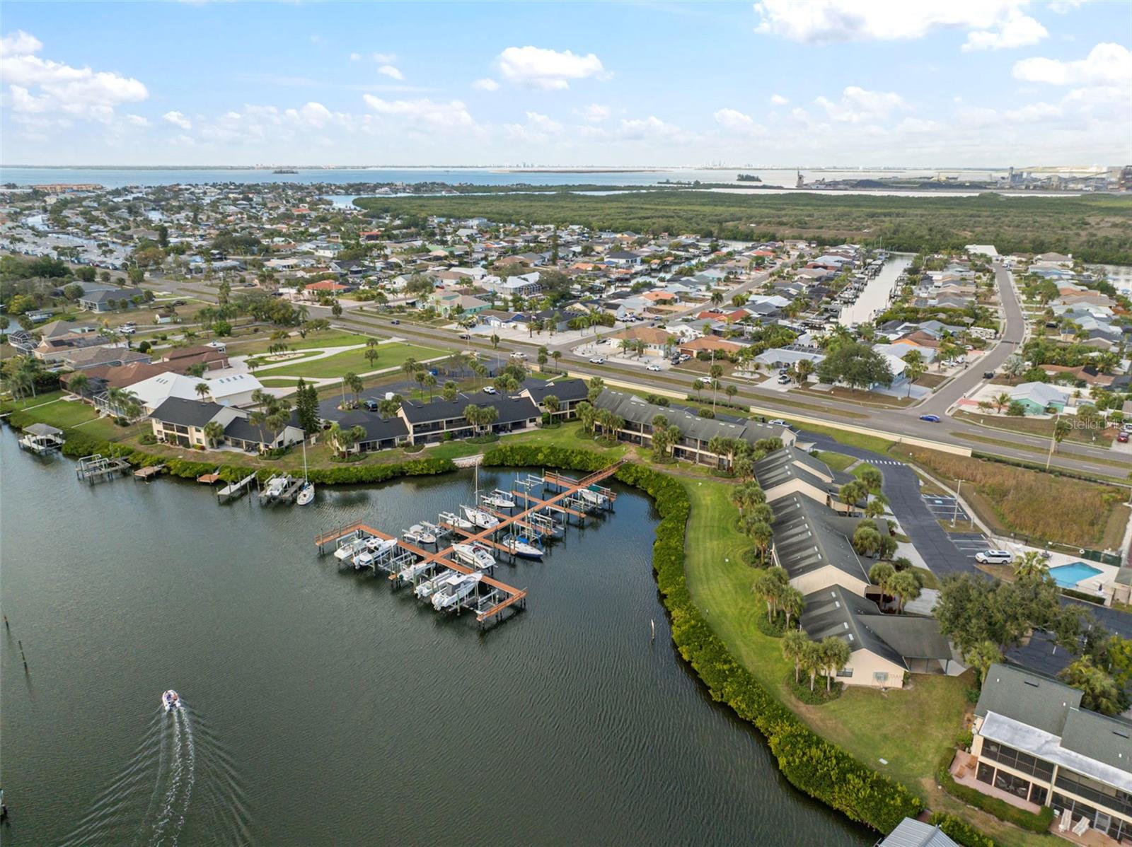 YARDARM CONDO PH I - Residential